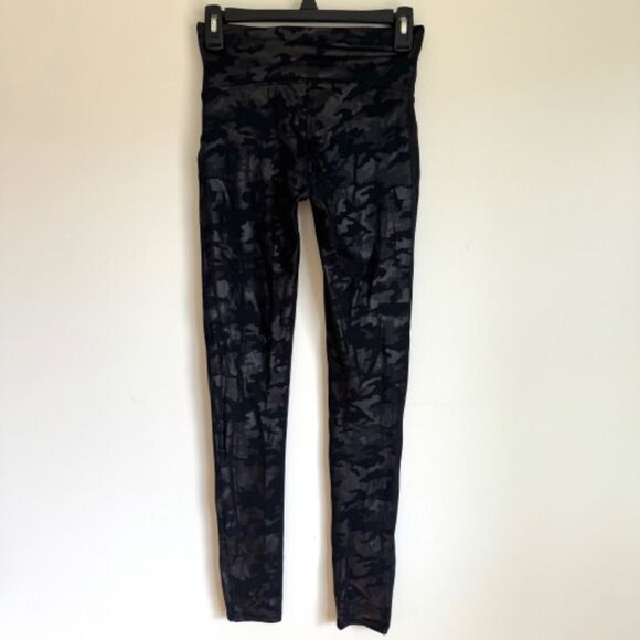 Spanx Faux Leather Camo Leggings - Black | Size M - Picture 2 of 9